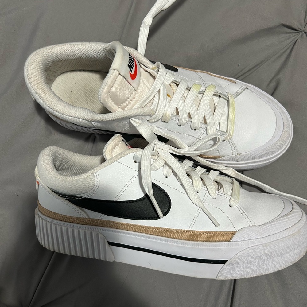 Women’s Court Legacy Lift Sneakers